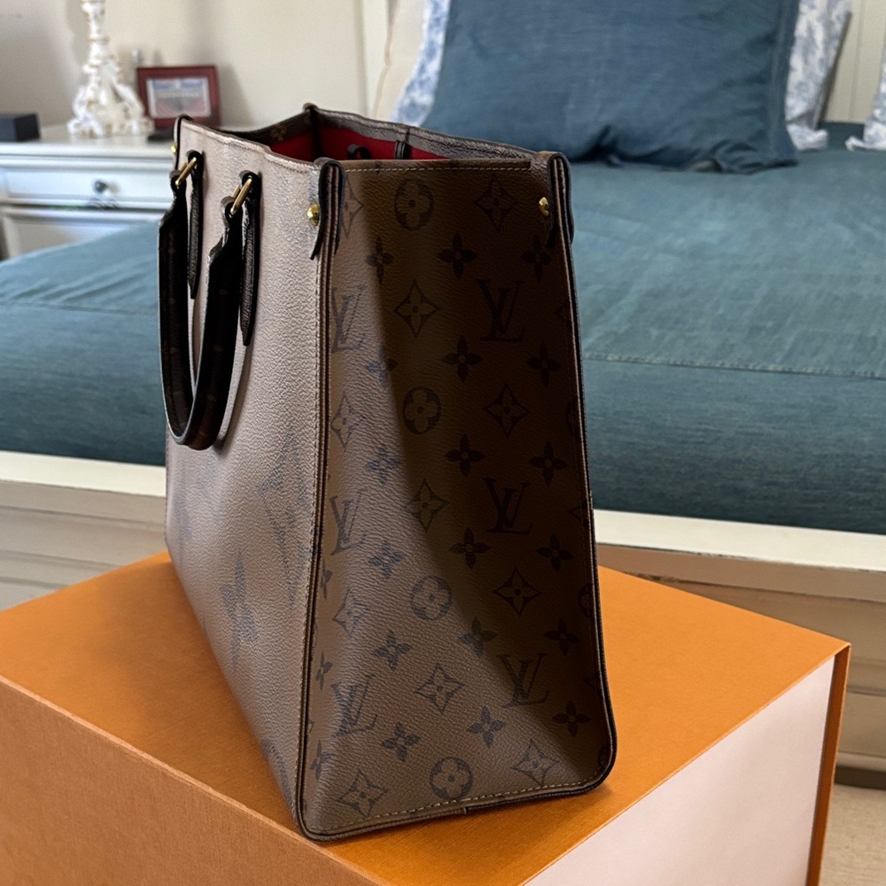 Louis Vuitton On The Go MM Monogram Tote - Picture 3 of 10
